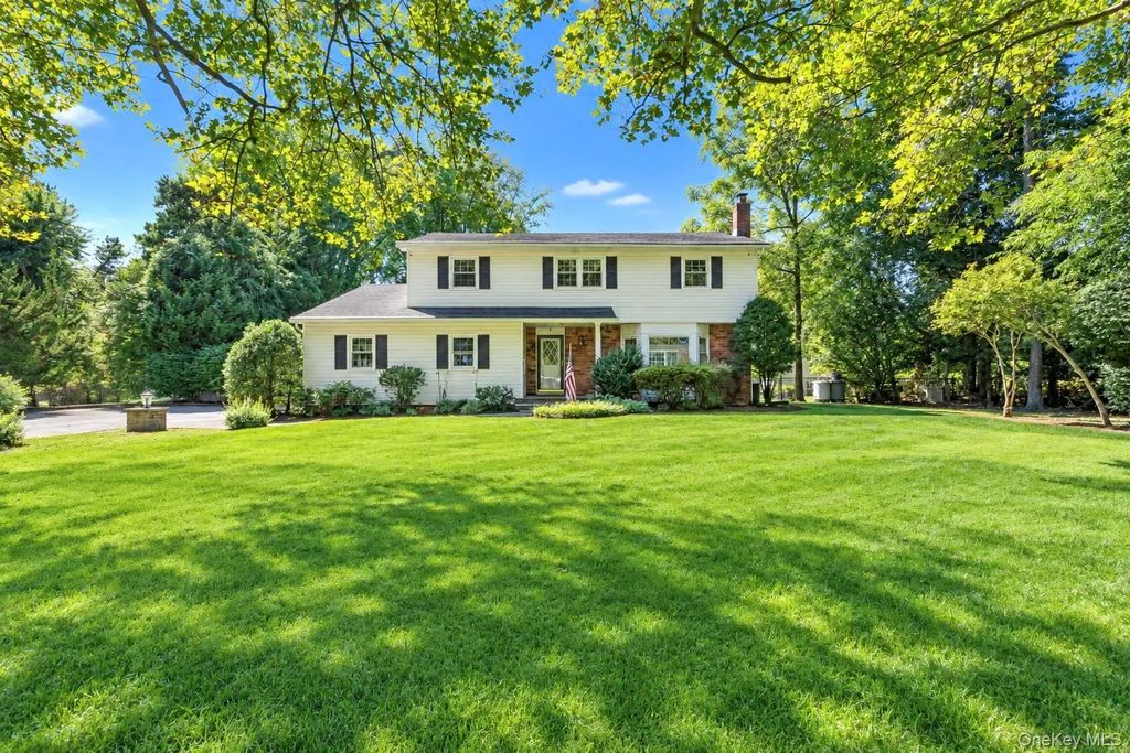284 Marlin Street, Dix Hills