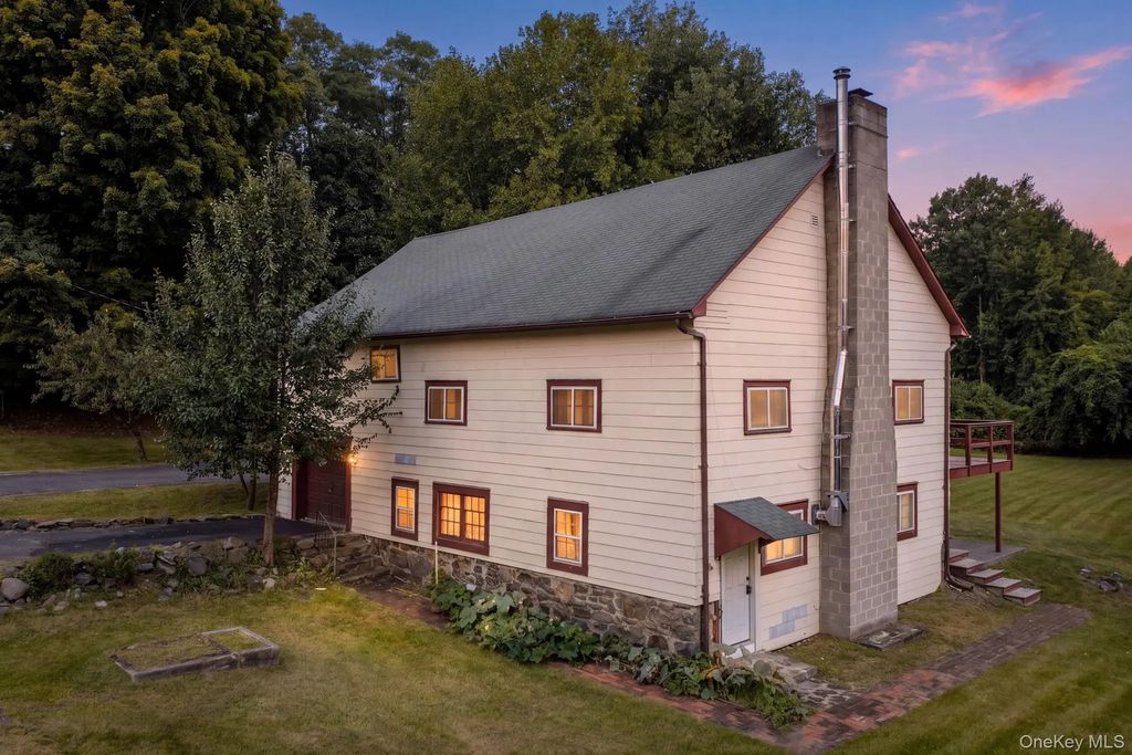 208 White Bridge Road, Middletown