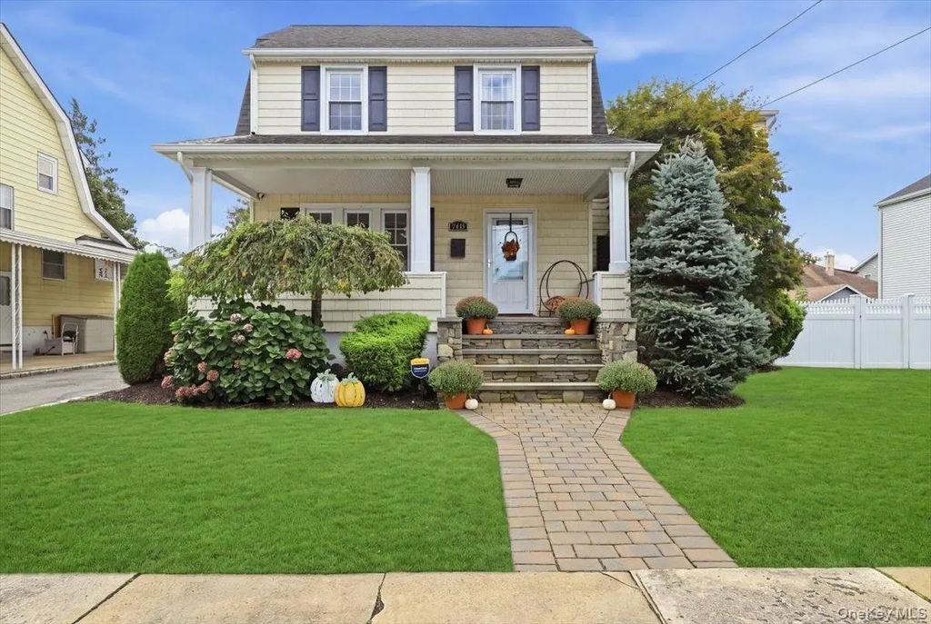 2546 Hicks Street, Bellmore
