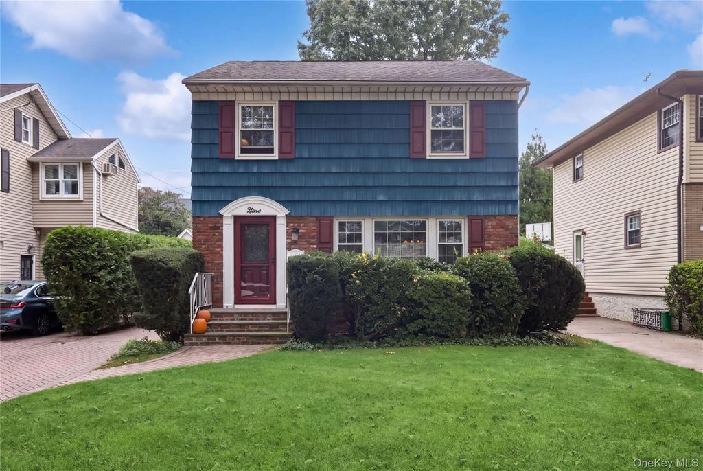 9 Monroe Street, Garden City
