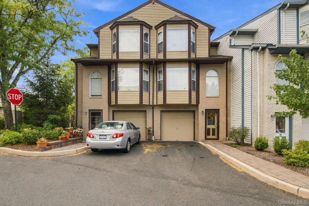 3 Nottingham Court, Nanuet