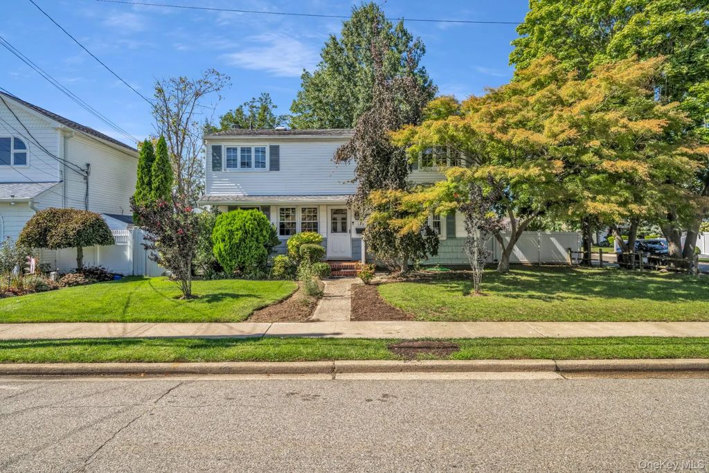 170 Park Lane, Massapequa