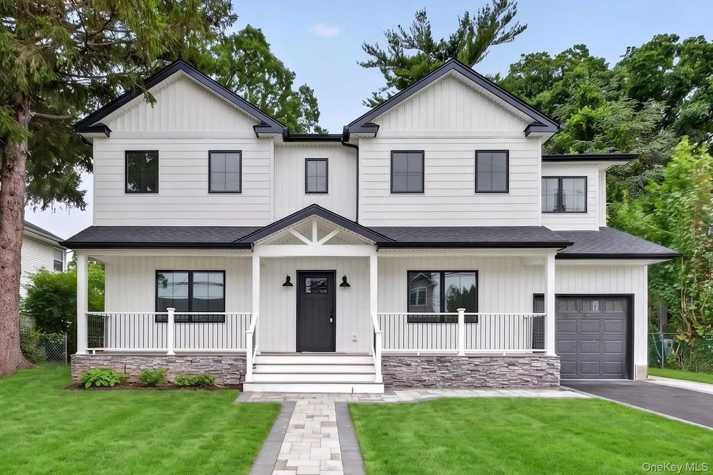 238 N Oak Street, Massapequa
