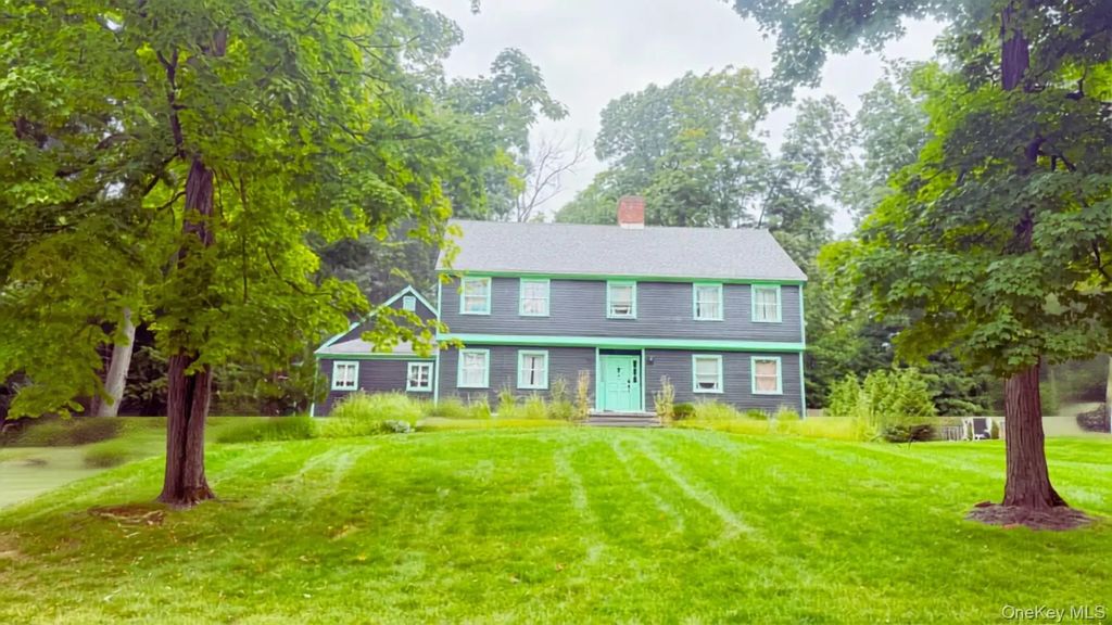 6 Fair Oaks Drive, Poughkeepsie