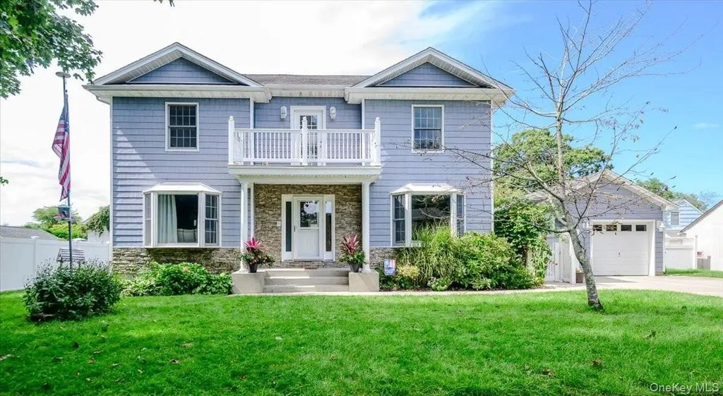 24 William Avenue, Islip