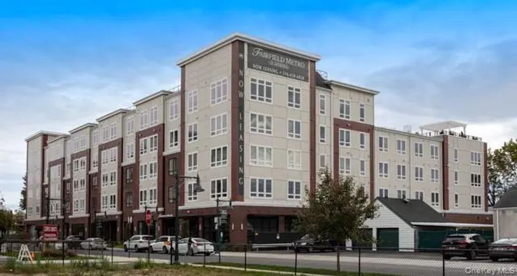 116 Searing Avenue # Phn409, Mineola