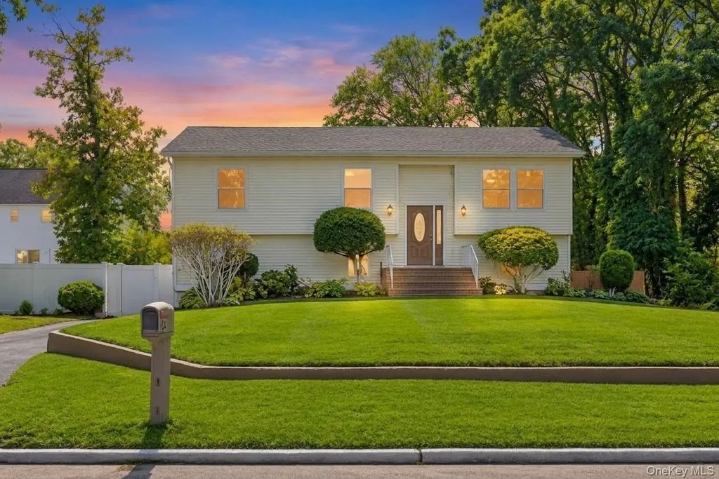 84 Arlington, Wyandanch