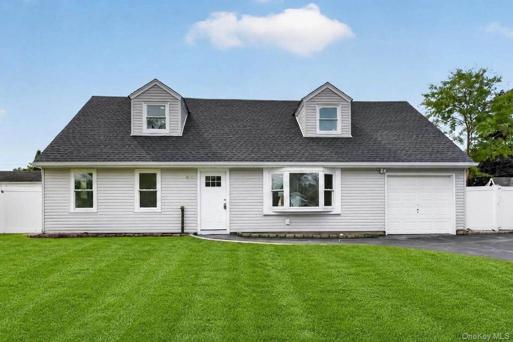 42 Clymer Street, Port Jefferson Station