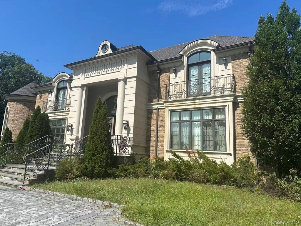 3 Moline Court, Great Neck