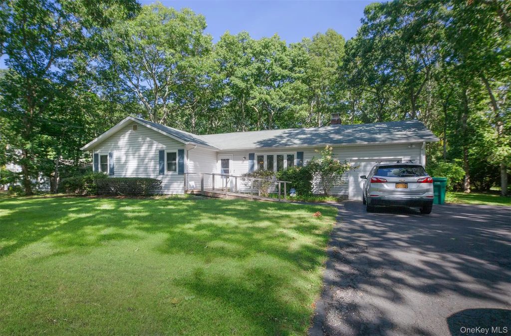 42 Squires Avenue, East Quogue