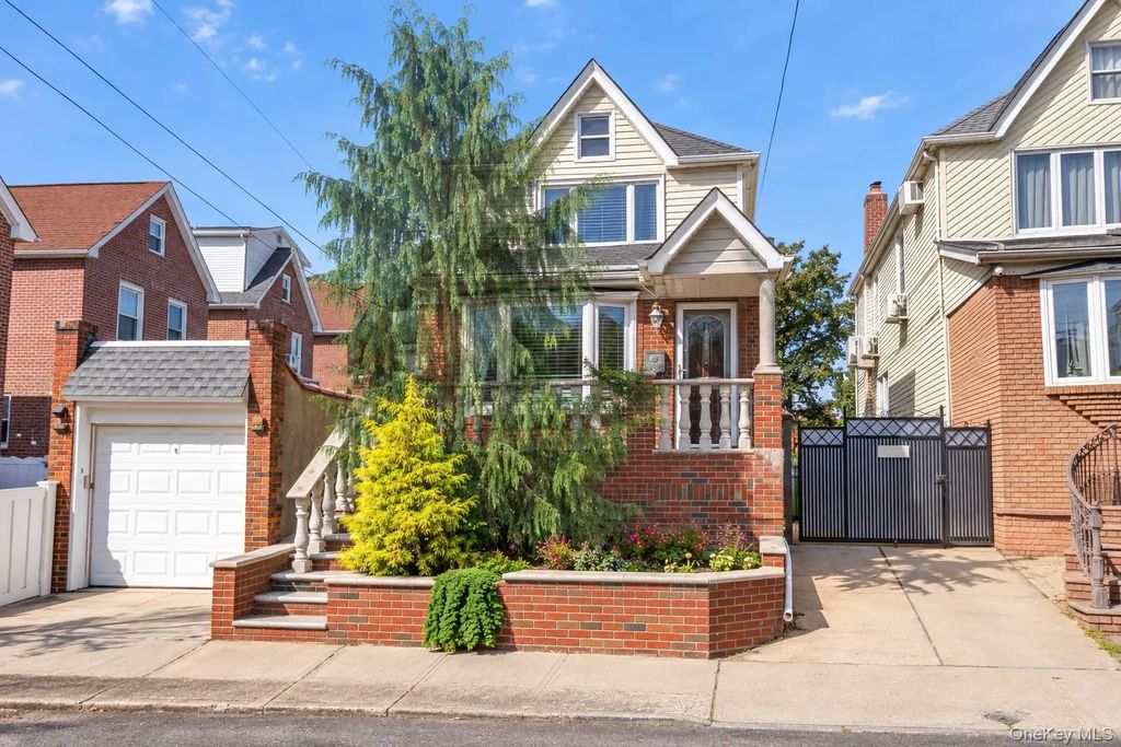 6511 Claran Court, Maspeth