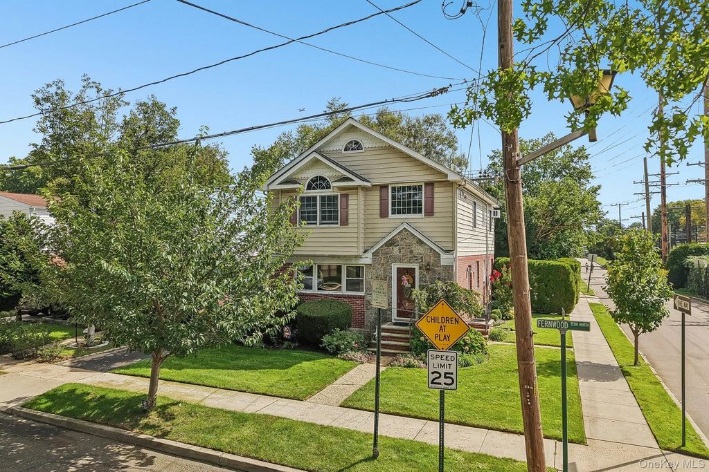2 Fernwood Terrace N, Garden City