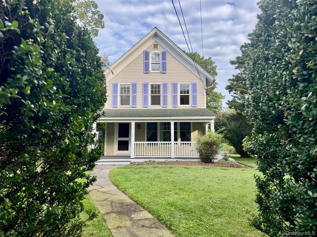 25105 Main Road N, Orient