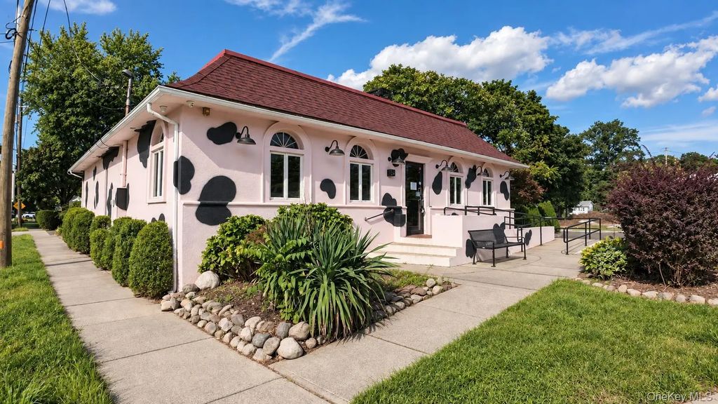 825 Route 25a, Miller Place