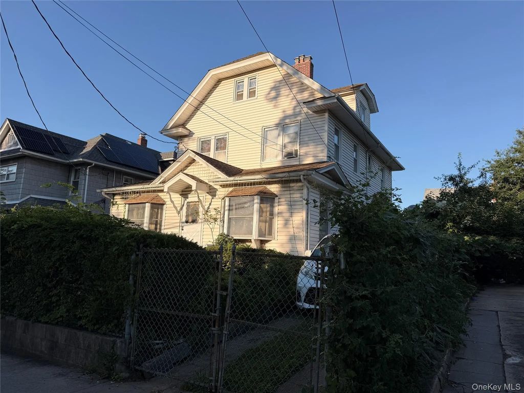 8561 149th Street, Briarwood