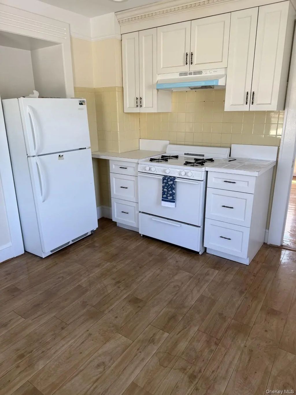 15 Miller Street # Upper, Glen Cove