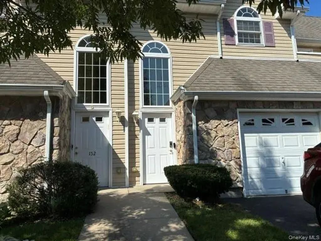 154 Christine Drive, Dix Hills