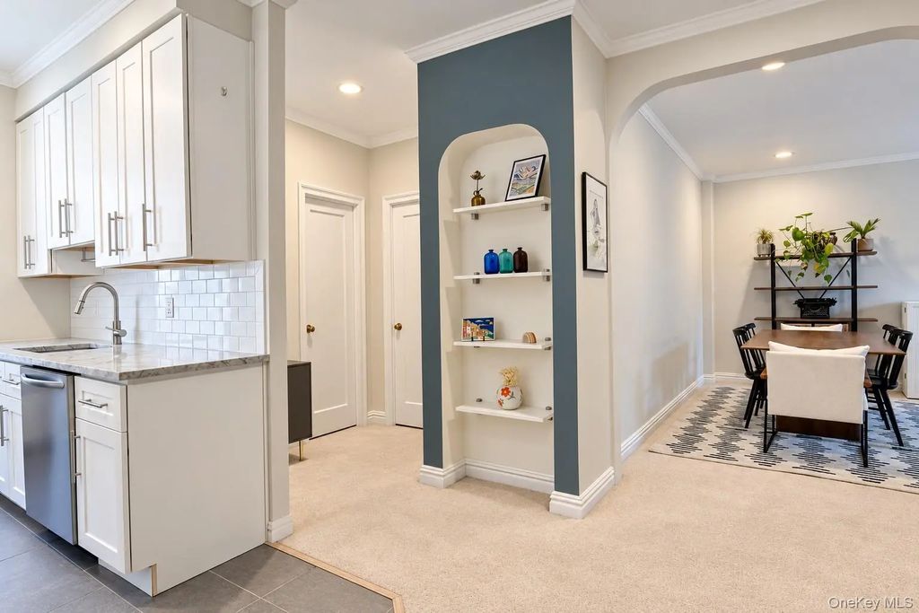 21 Barstow Road # 2d, Great Neck