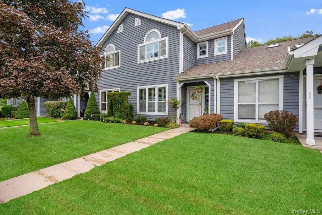 840 Birchwood Park Drive, Middle Island