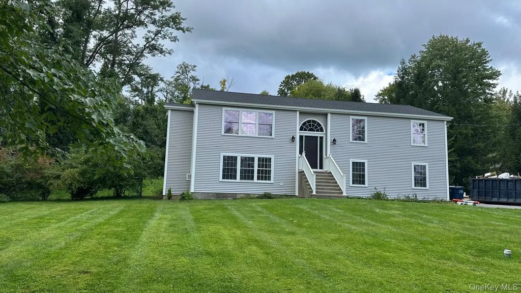 5 Meadow Drive, Carmel