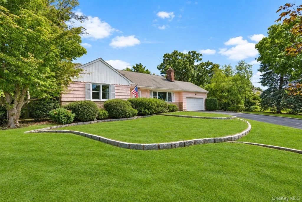 25 Manger Circle, Pelham