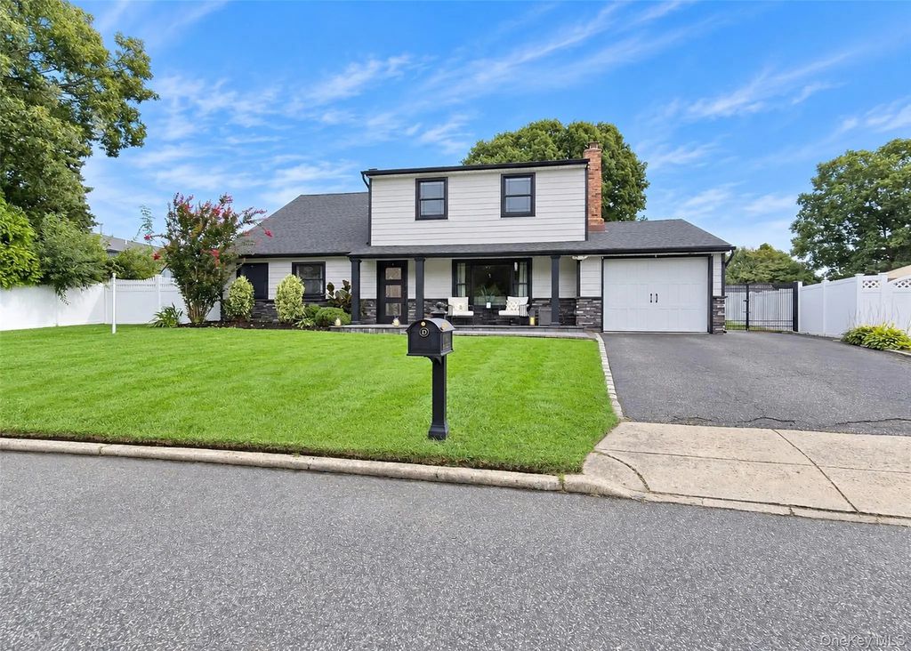 188 Glen Summer Road, Holbrook