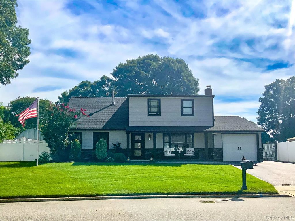 188 Glen Summer Road, Holbrook