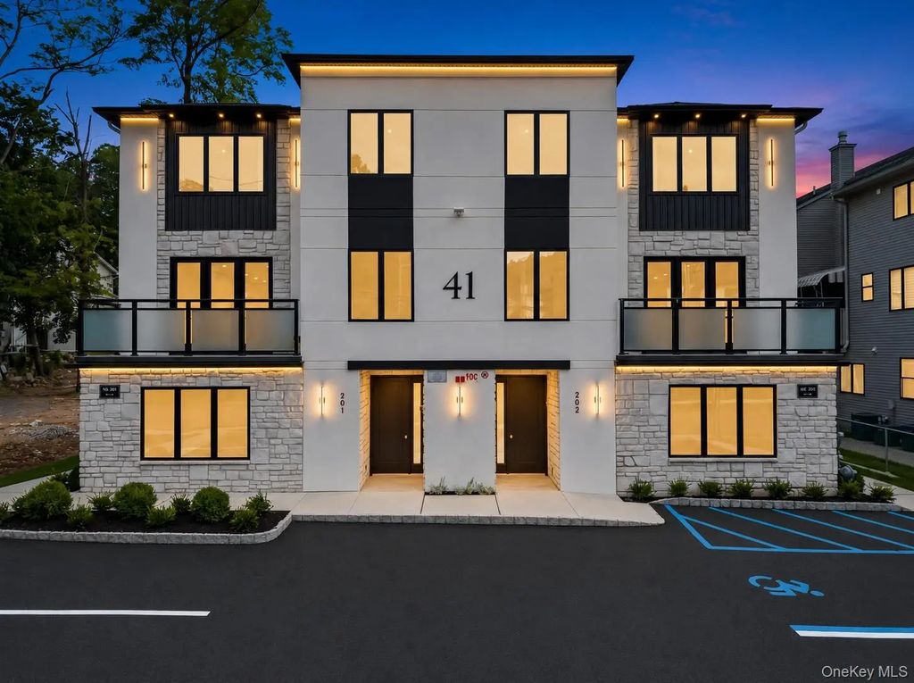 41 Saddle River Road # 115, Monsey
