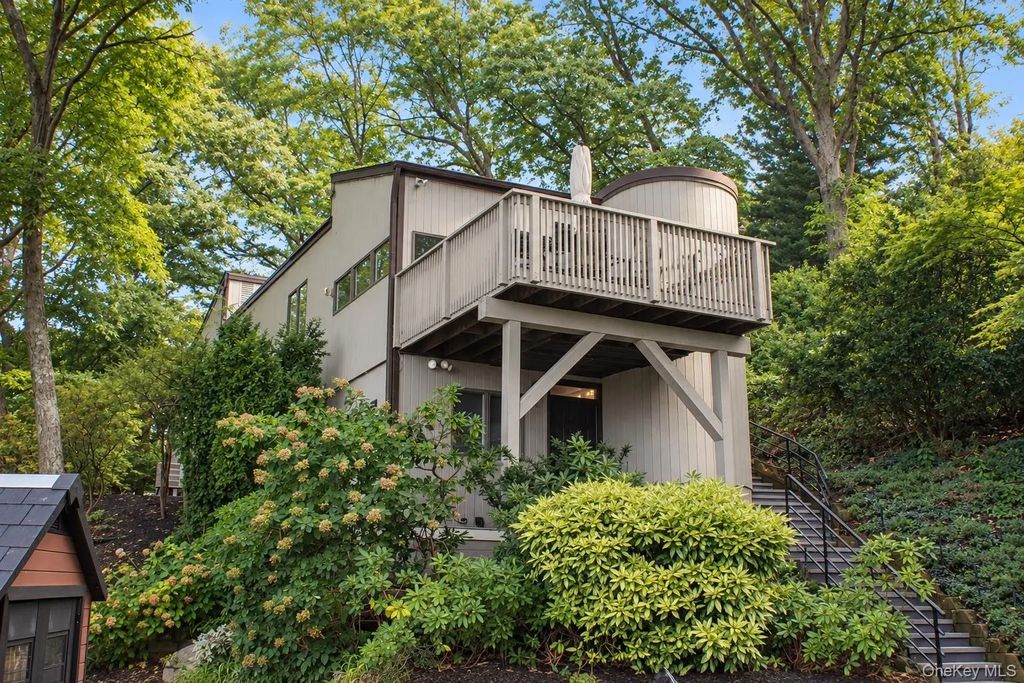 732 Sound View Road, Mill Neck