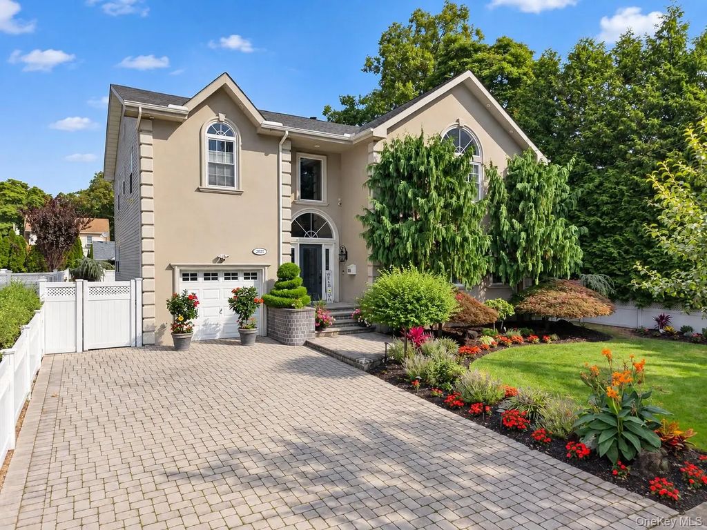 2021 Decatur Avenue, North Bellmore
