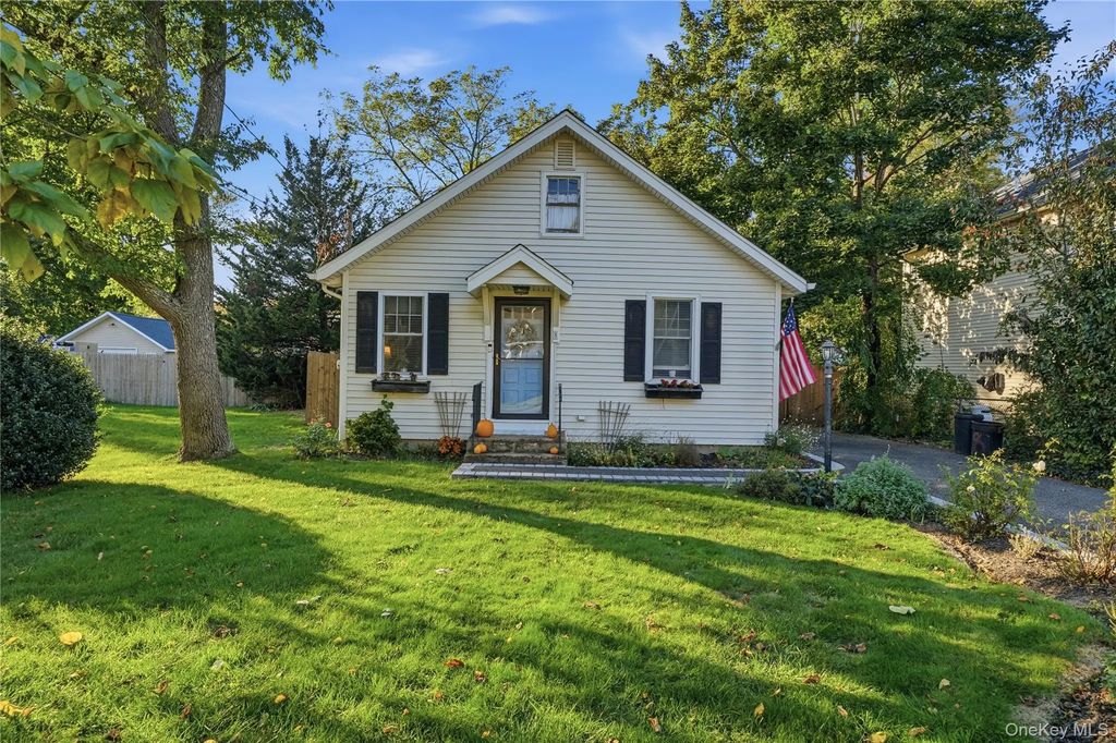 8 South Avenue, Smithtown