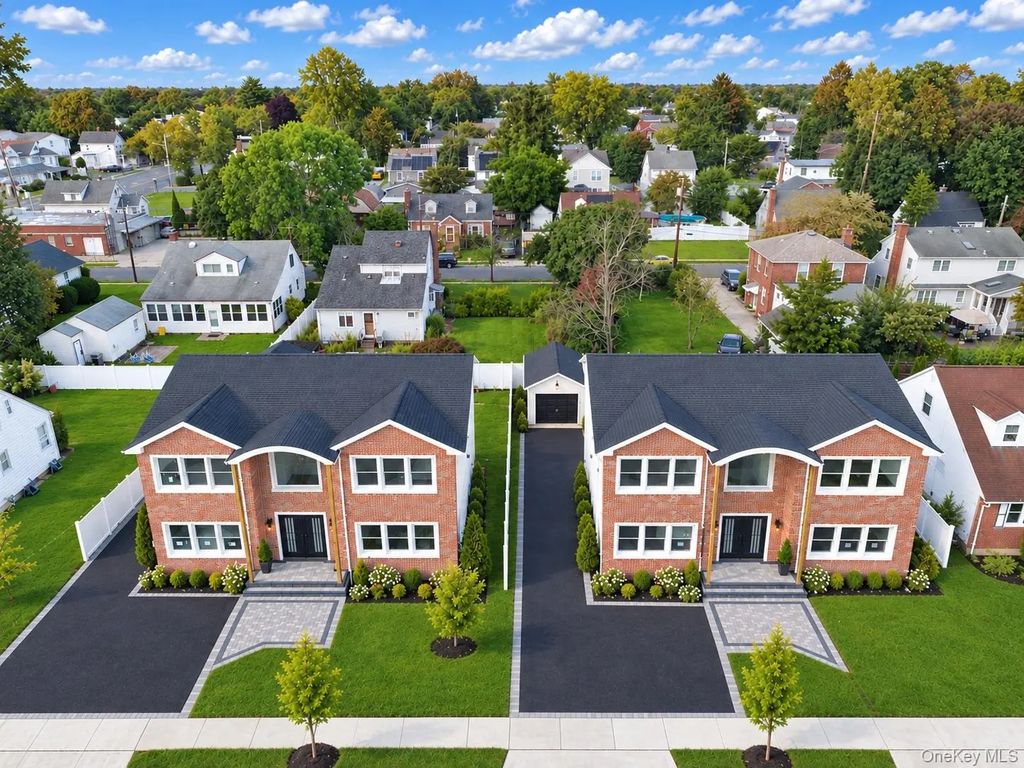 8 Fountain Street, Hicksville