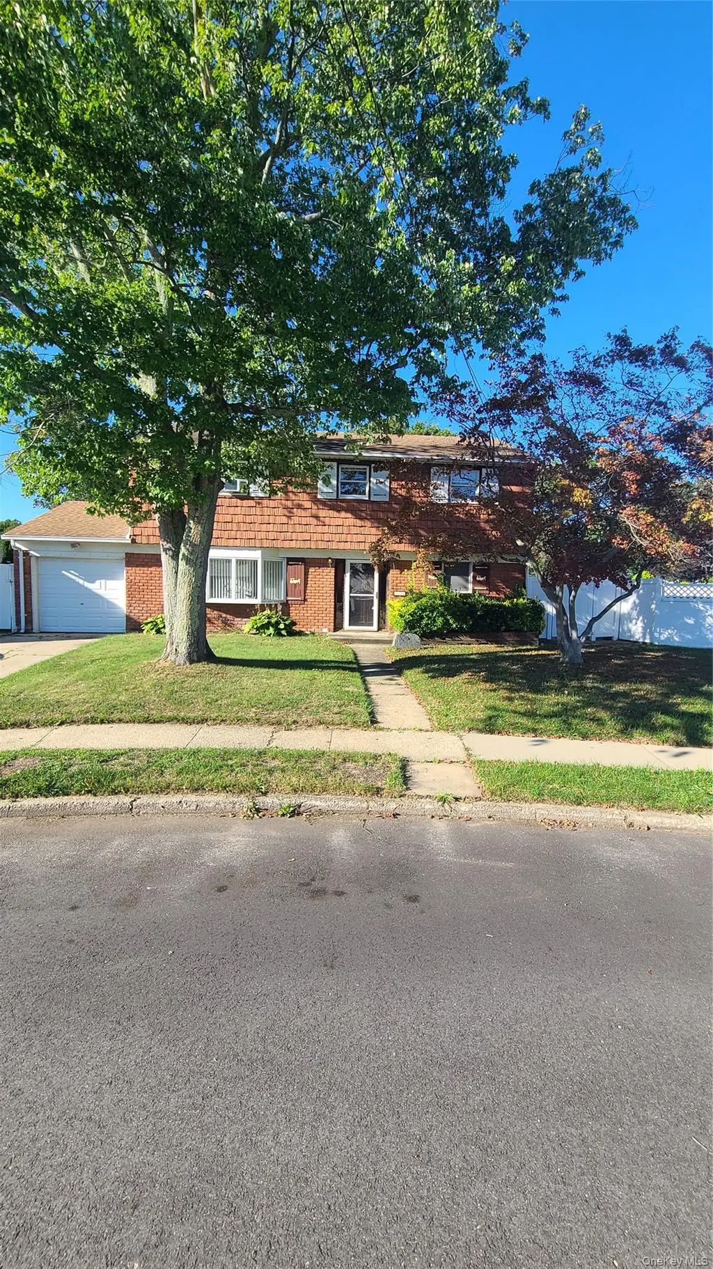 623 Nimrod Court, North Babylon