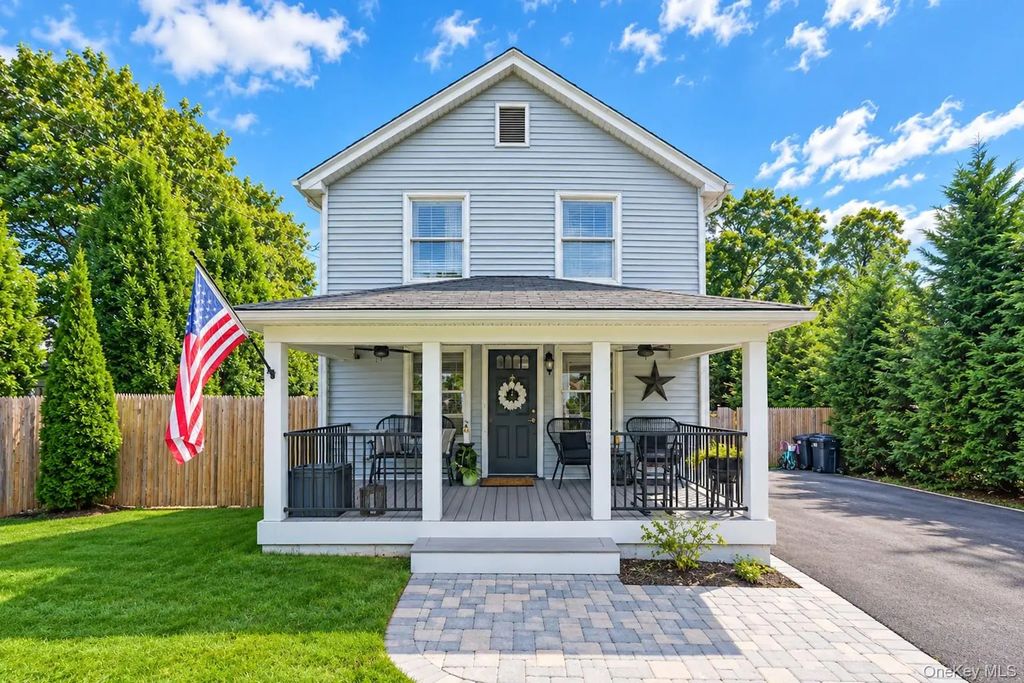 9 Jennings Avenue, Center Moriches