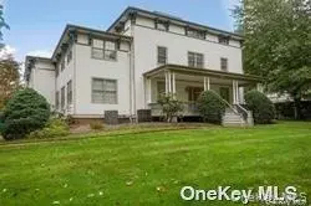82 Main Street, Huntington