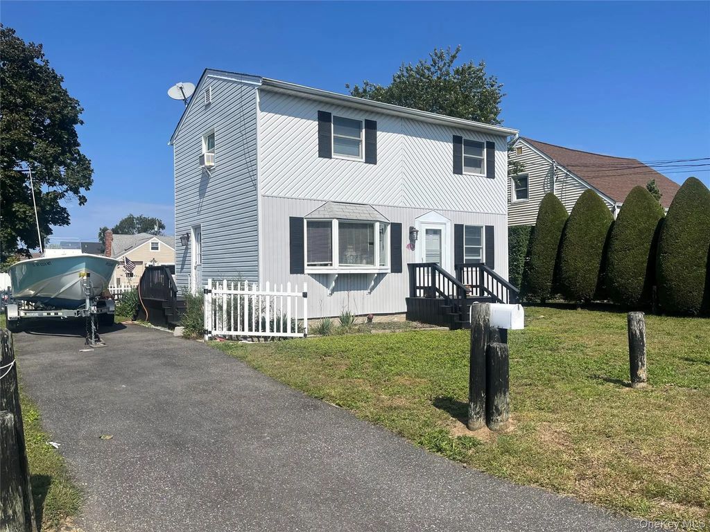 13 Flint Road, Amityville