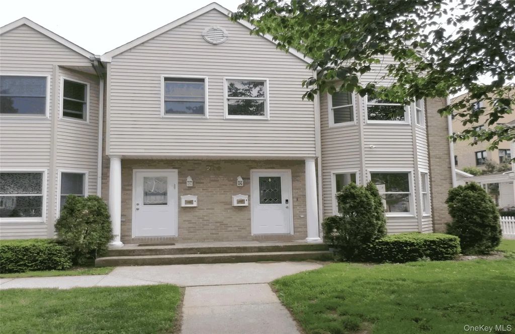 239 Cleveland Avenue, Mineola