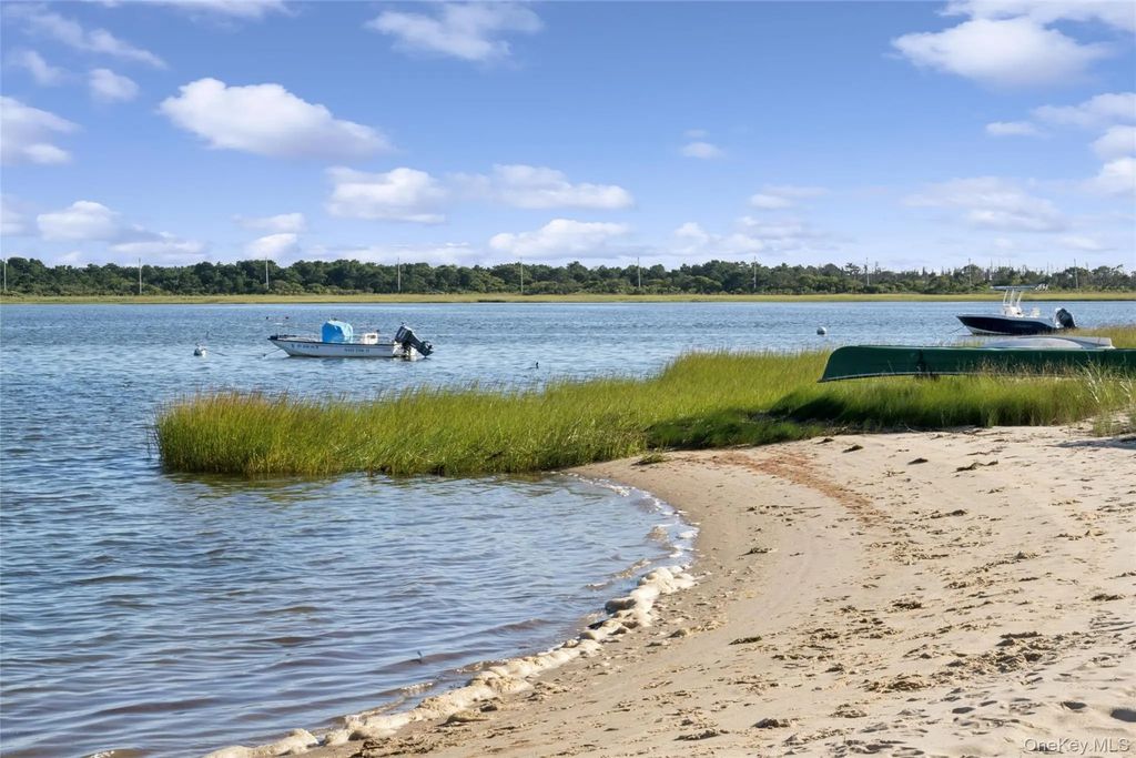53 Crassen Boulevard # #32 Harbor Rd., Amagansett