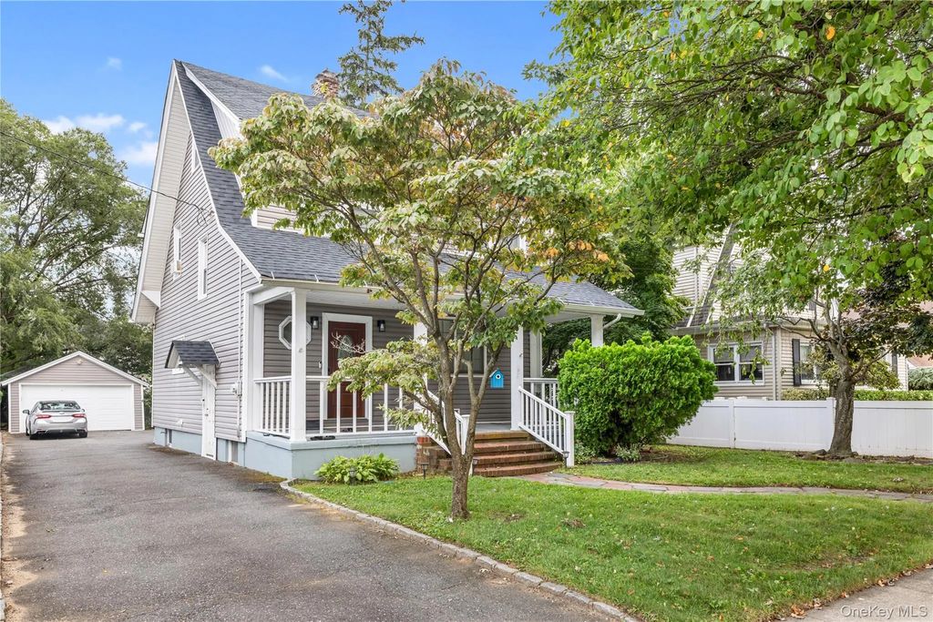8 Rolling Street, Lynbrook
