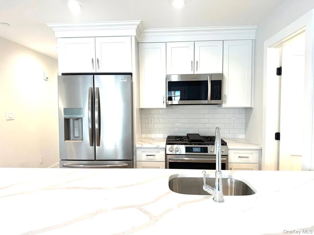 161 Union Avenue # 5, Lynbrook