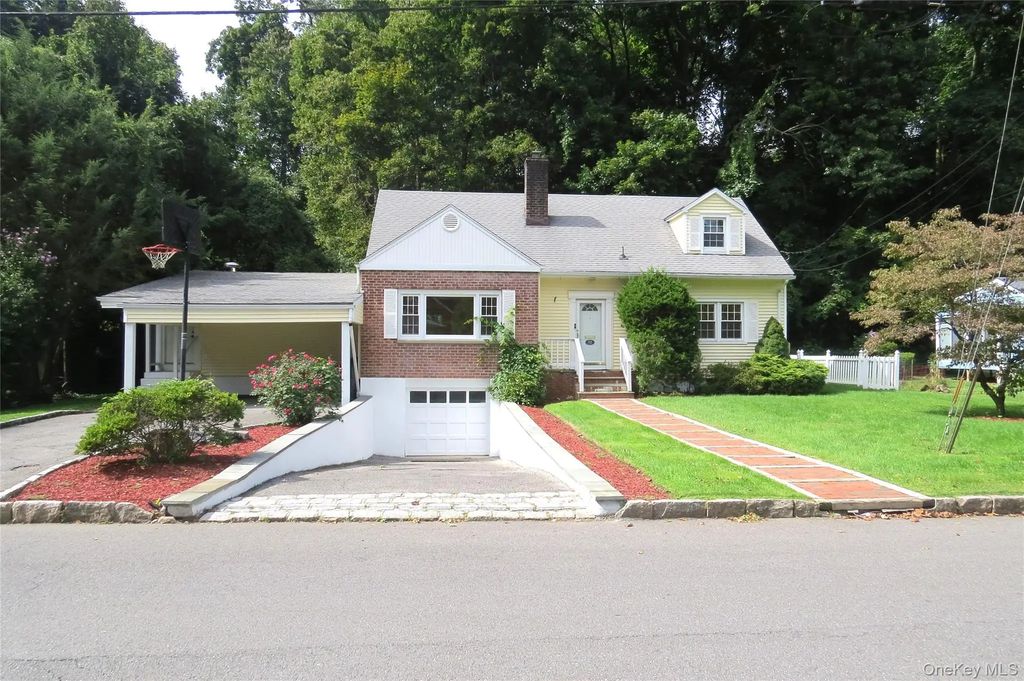 32 Dogwood Drive, Scarsdale