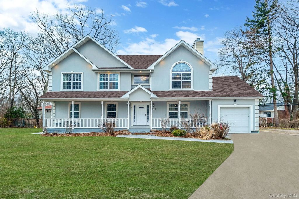 6 Denmark Court, Huntington