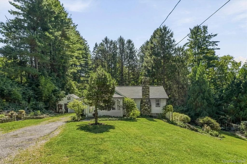 136 Bundy Hill Road, Holmes