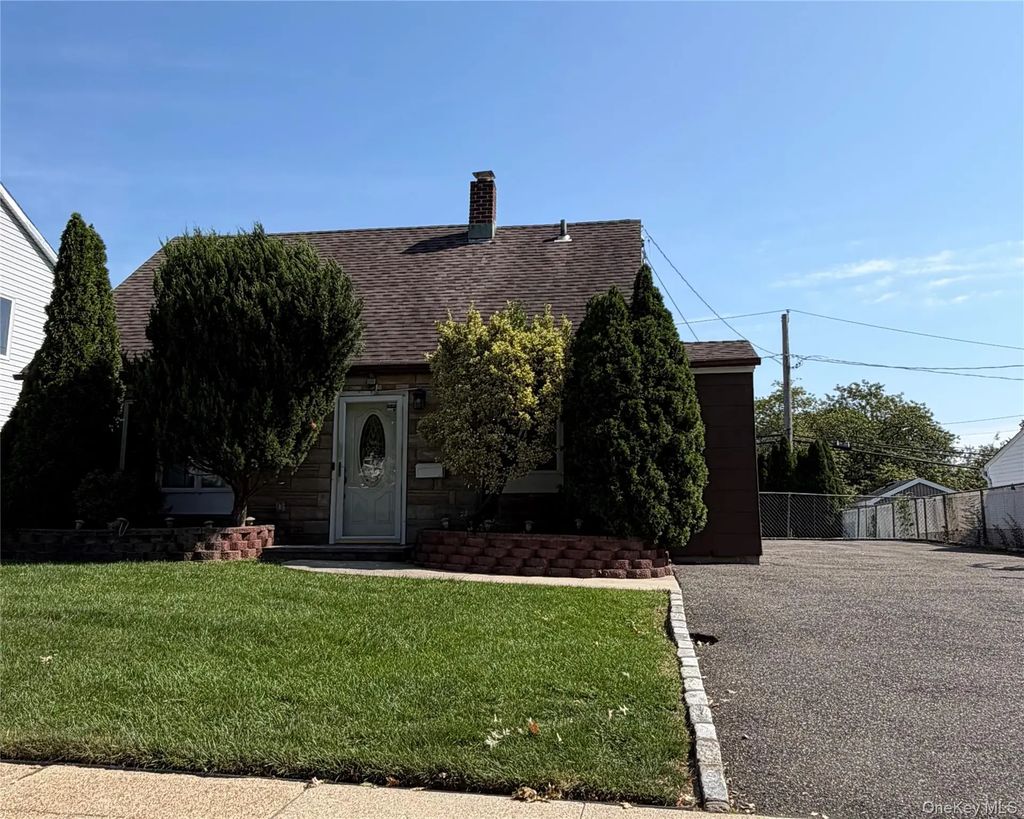 69 Slate Lane, Levittown