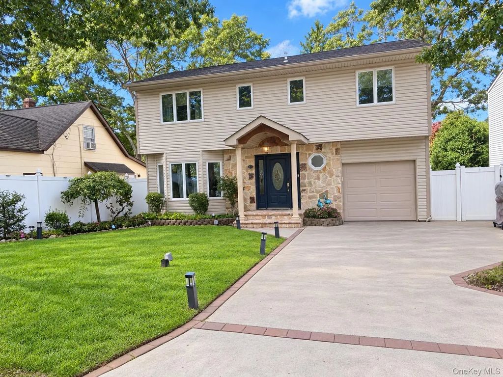 41 Homeland Drive, Huntington
