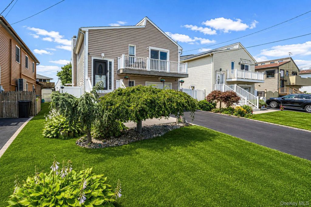 32 Yacht Club Road, Babylon