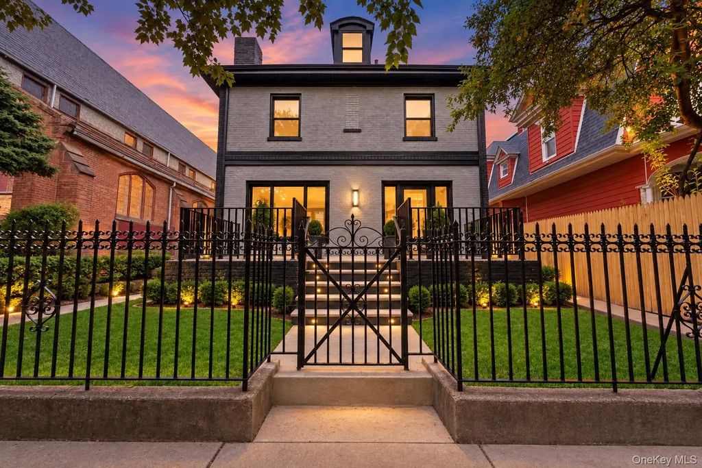 131 Arlington Avenue, Brooklyn