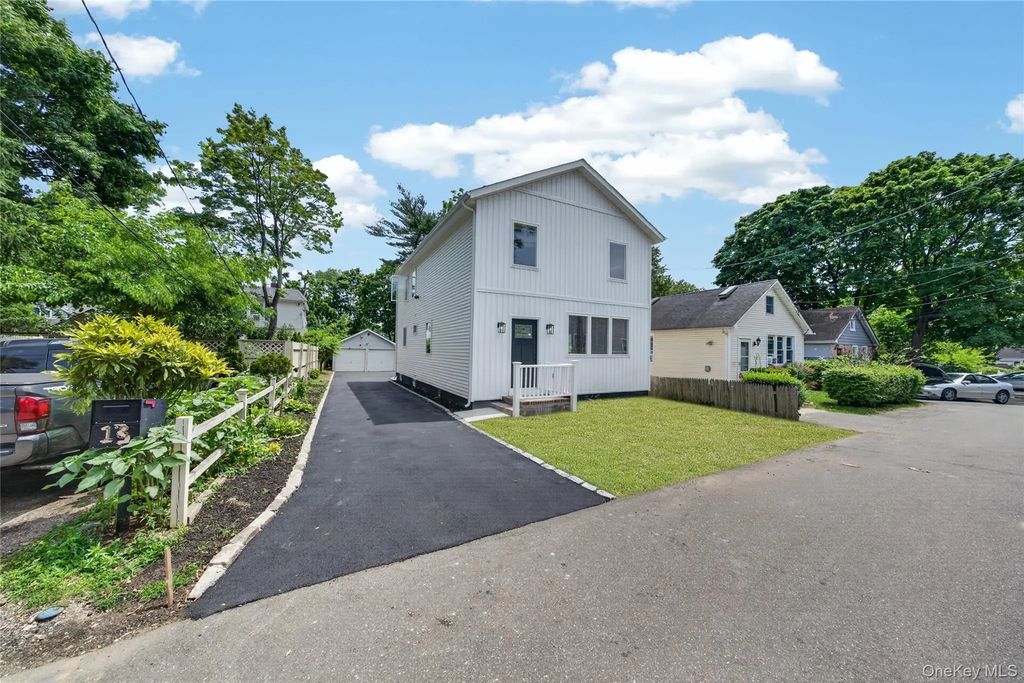 15 Grand Place, Huntington Station