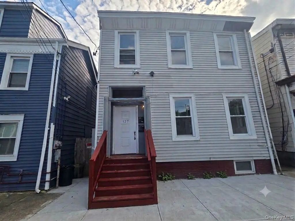 127 W Parmenter Street, Newburgh