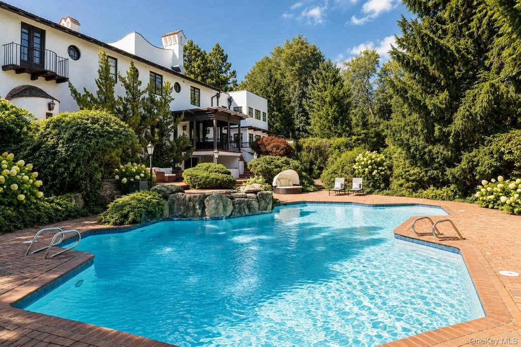 33 Grand Park Avenue, Scarsdale
